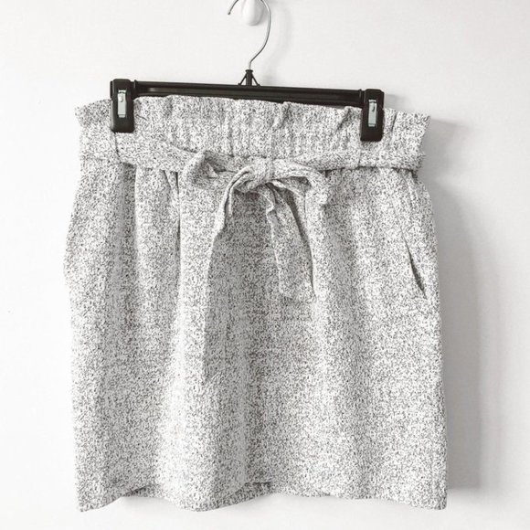 Dynamite Dresses & Skirts - Dynamite Heather Grey Tie Skirt Sz Medium
